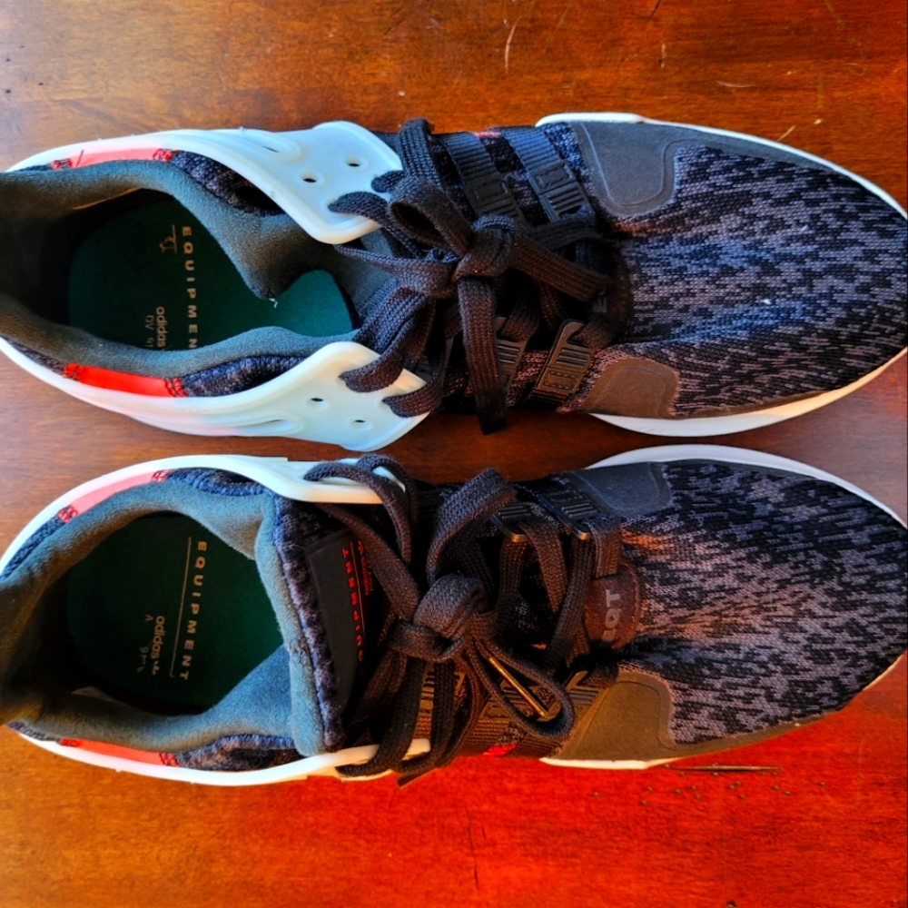 Men's Adidas! Size 10!